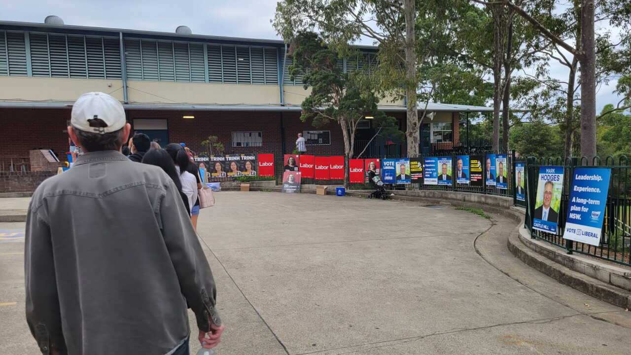 People queuing to give their votes at Castle Hill, Sydney – 25 Mar 2023 (Ricky Kusumo).