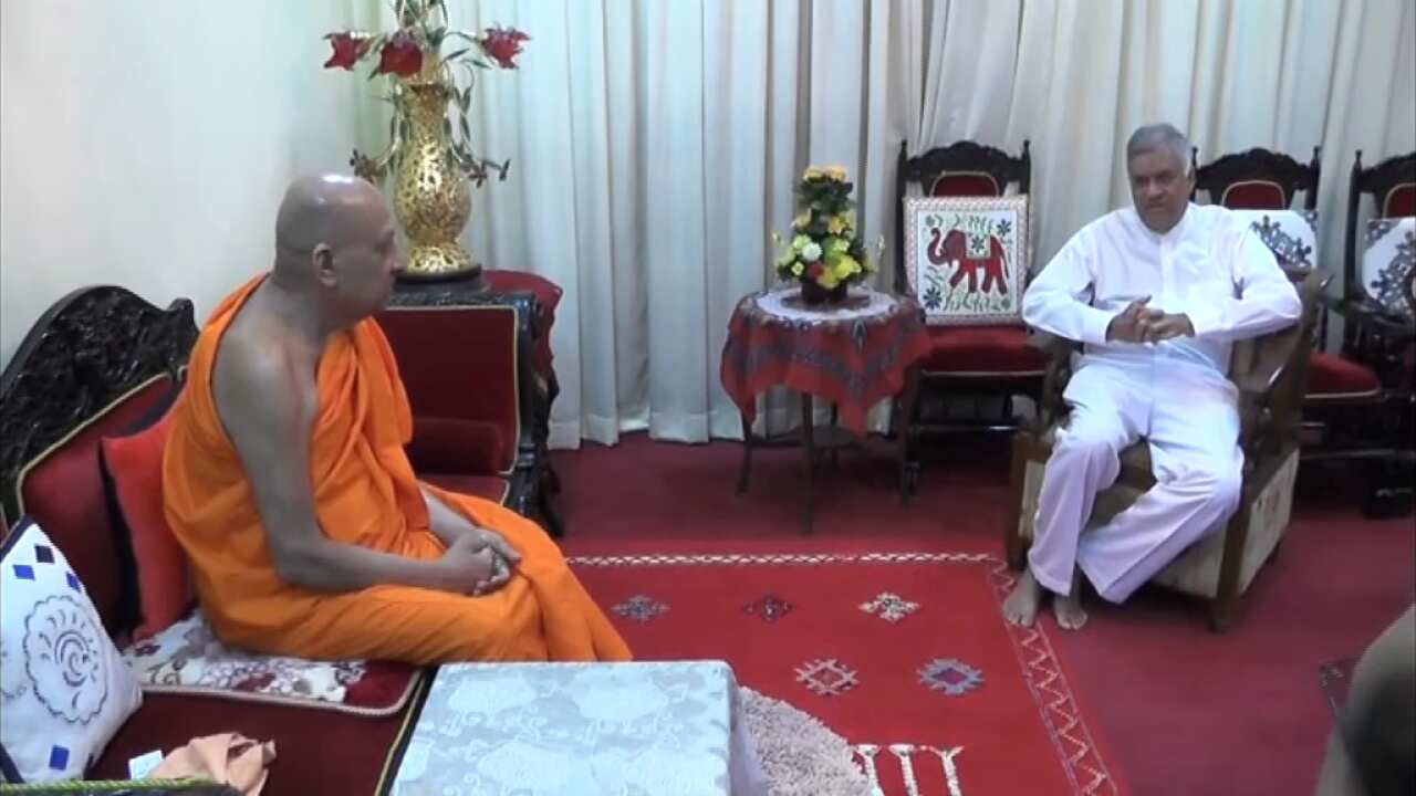 Prime minister Ranil Wickremesinghe Visit Kandy Sri Dalada Maligawa, Malwathu and Asgiri Maha Nayake Thero