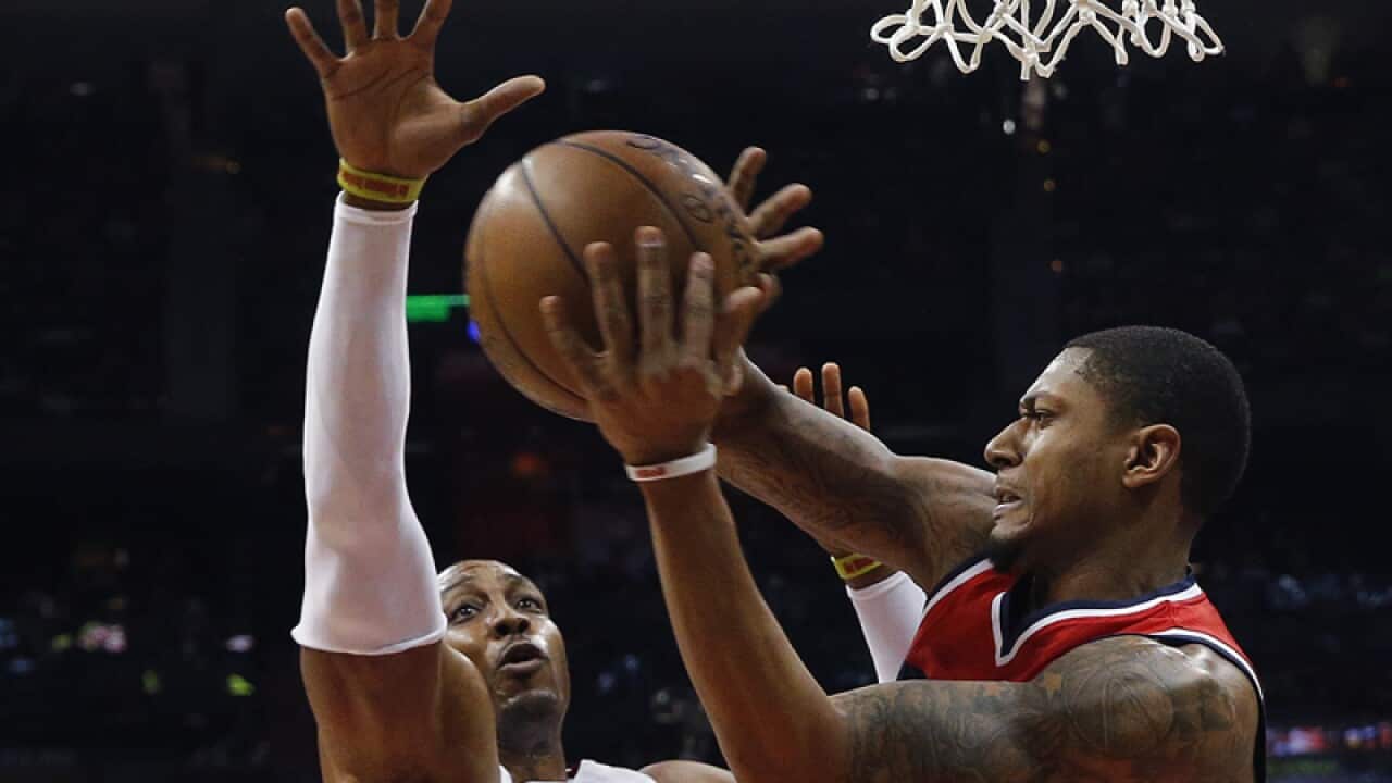 Washington Wizards guard John Wall and Atlanta Dwight Howard (L)