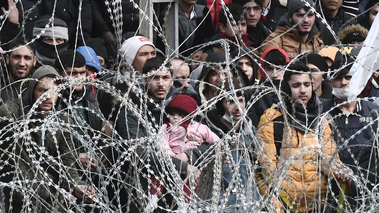 migrants waiting on the Turkish side of the Greece-Turkey borders near Kastanies