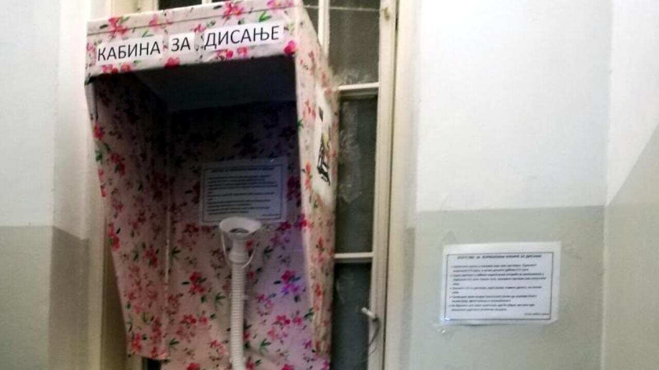 Kabina za disnje koju su postavili „anonimusi“ /Foto:N.S. Portal Južne vesti/