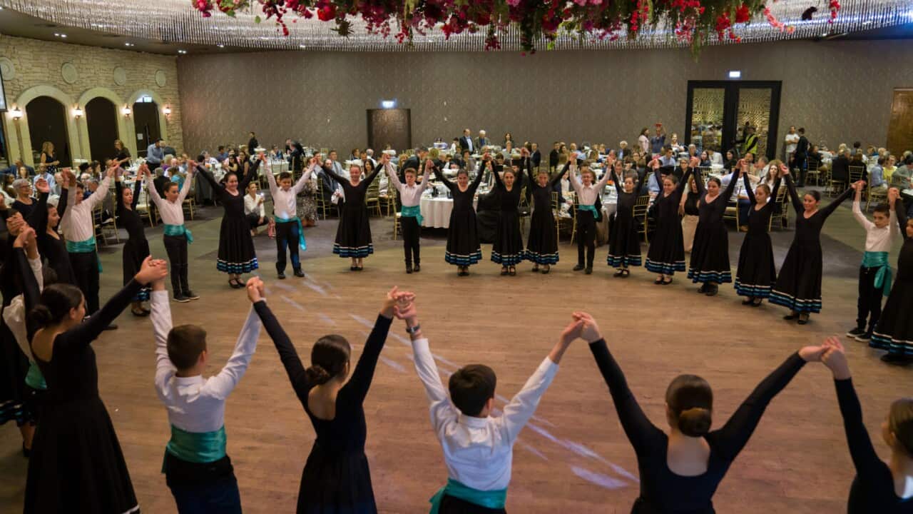 Στιγμιότυπο από την εμφάνιση του χορευτικού συγκροτήματος