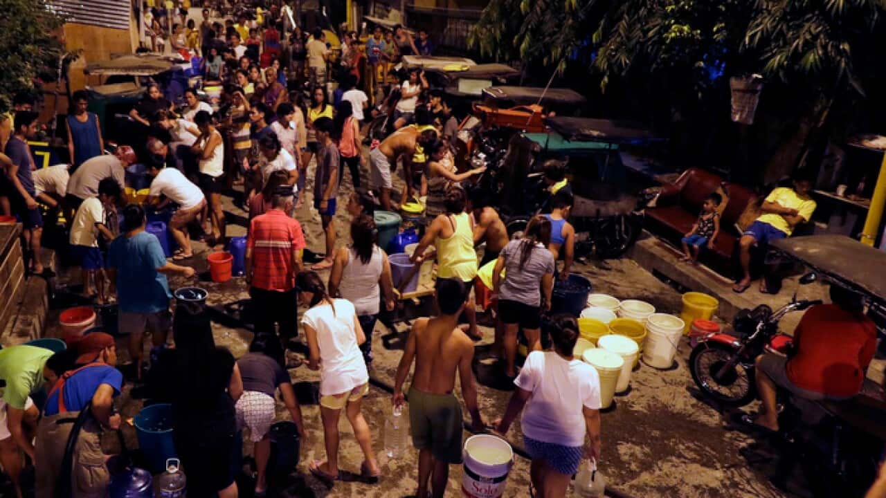 people queue for water