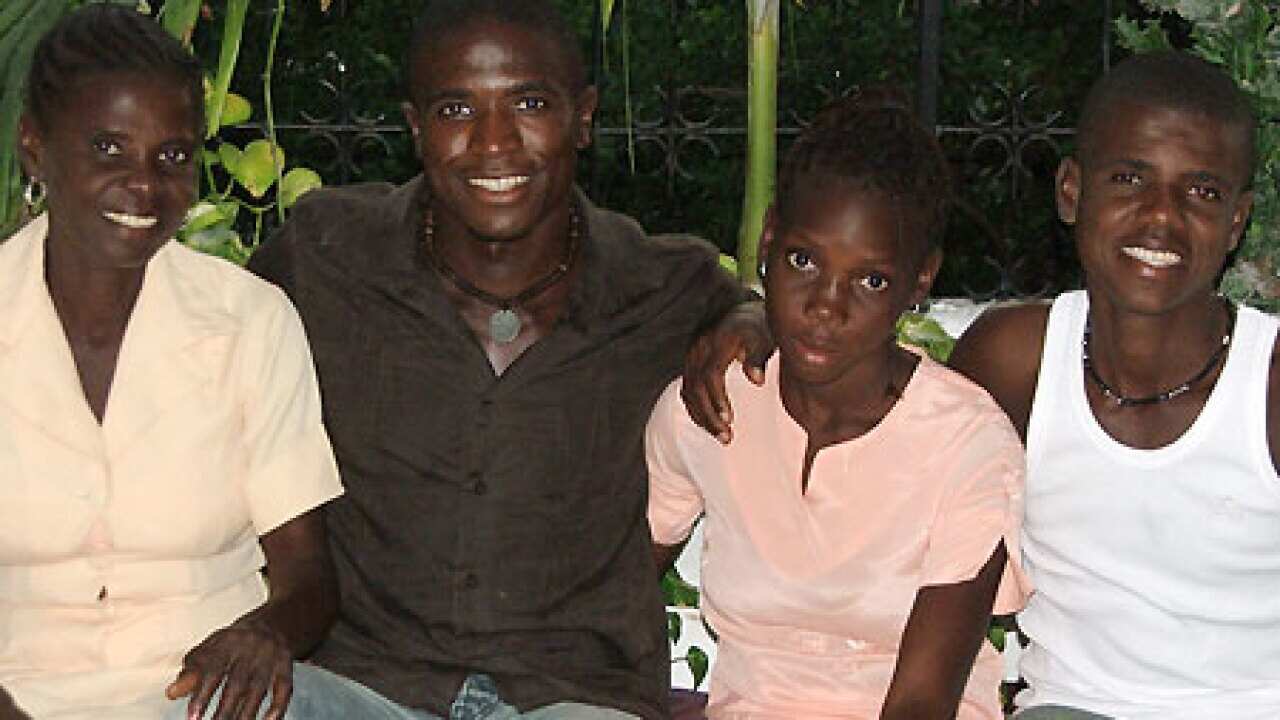 jonas_ramone_haitifamily_100115_aap_B_1587614899