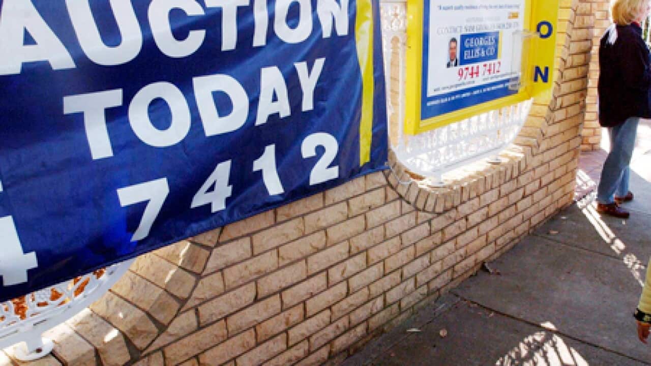 auction_housing_L_090928_aap_257481018