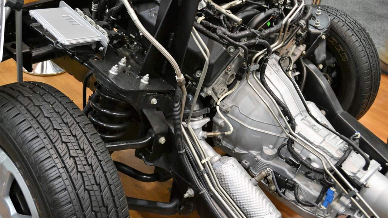 在高速驾车踩刹车时感觉抖动是什么原因?