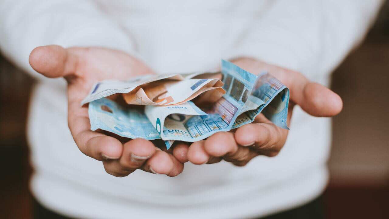 Man holding euros