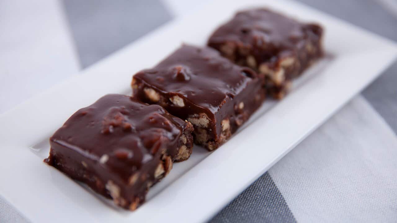 Pecan chocolate and caramel squares