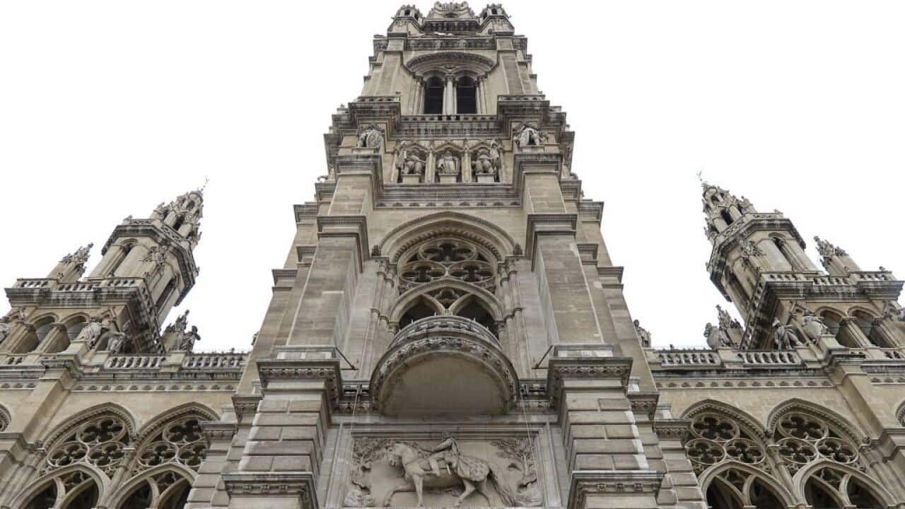 A balcony at Vienna's town hall is pictured on January 9, 2015. - An Austrian citizens' initiative is stirring up trouble demanding the destruction of a balcony built in honor of Hitler in 1938 and whose origin had fallen into oblivion.
