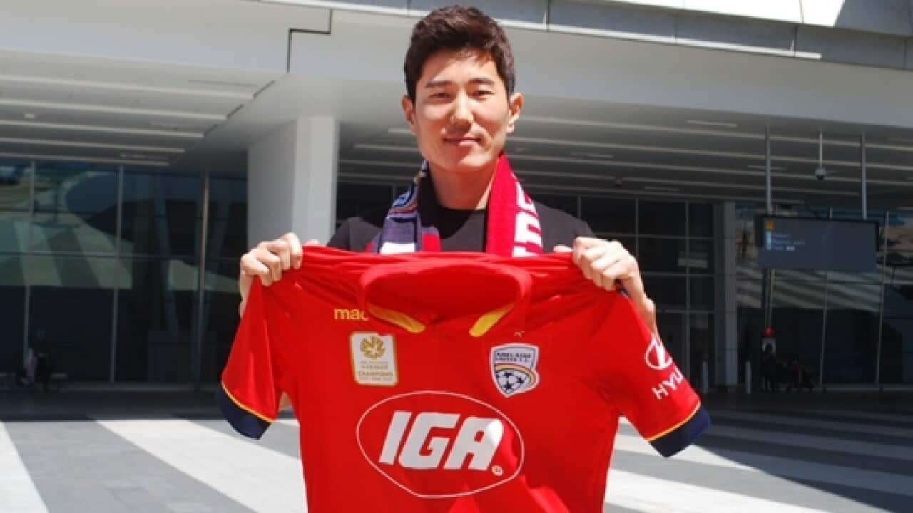 Korean midfielder Kim Jae-sung to wear the Red uniform