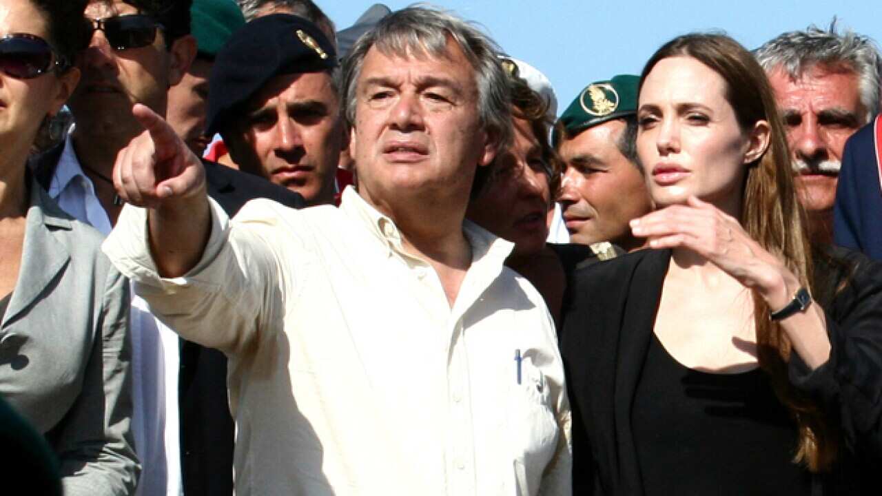 Jolie_Lampedusa_110620_B_getty_1649400840