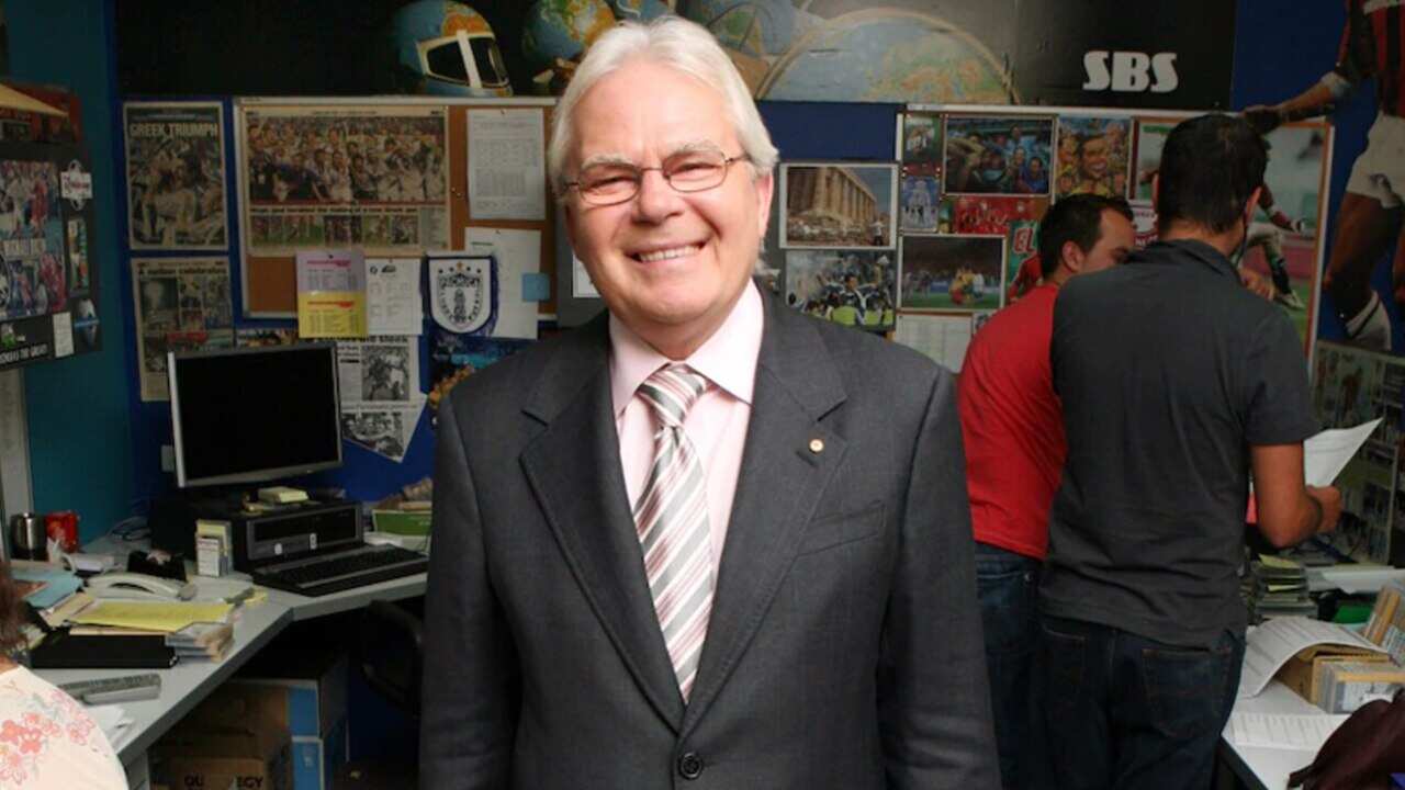 Les Murray used his public profile and his own story as a refugee to raise awareness of and promote refugee rights.