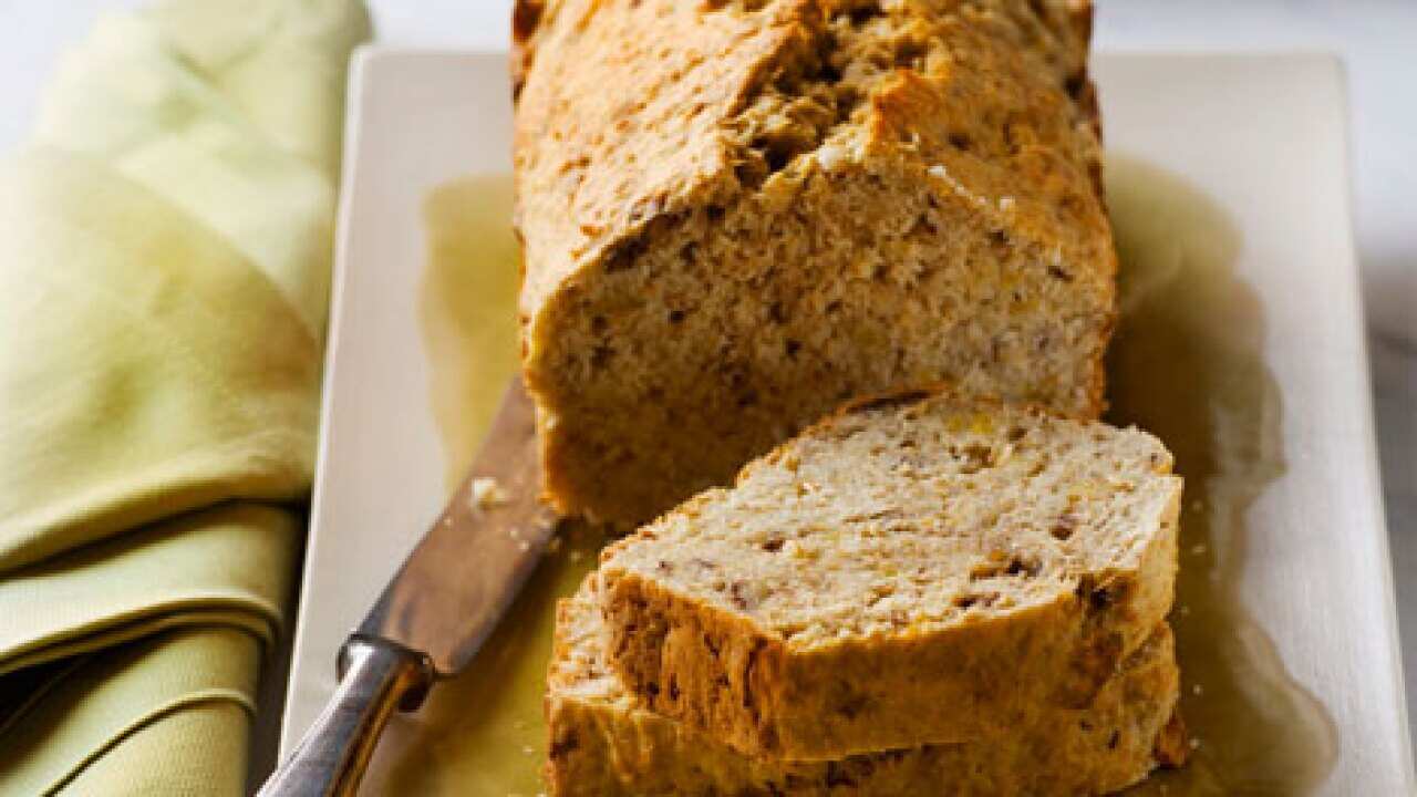 banana_and_pecan_bread_715070397