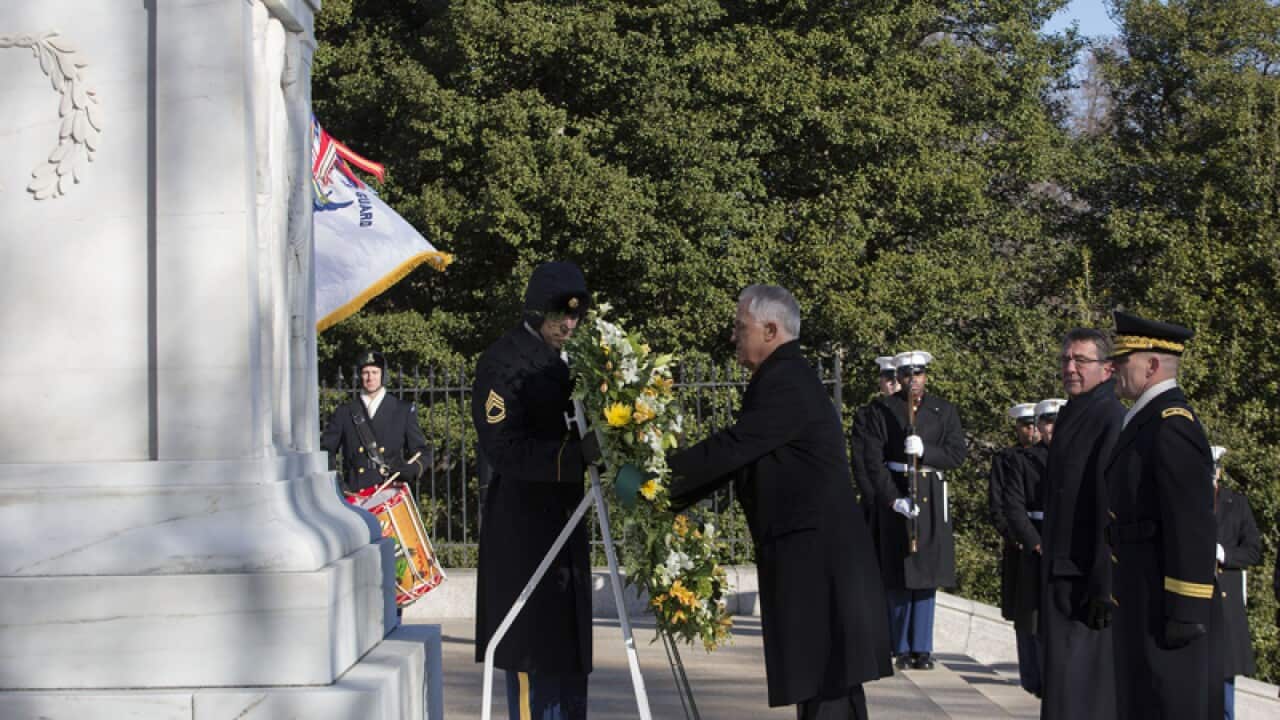 Malcolm Turnbull places a wreath at the Arlington War Cemetery