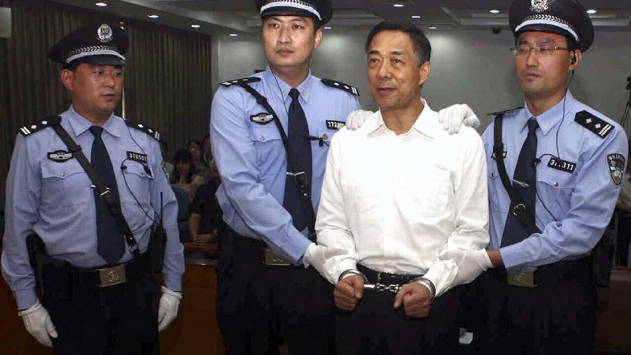 Disgraced politician Bo Xilai (C) in court in Jinan