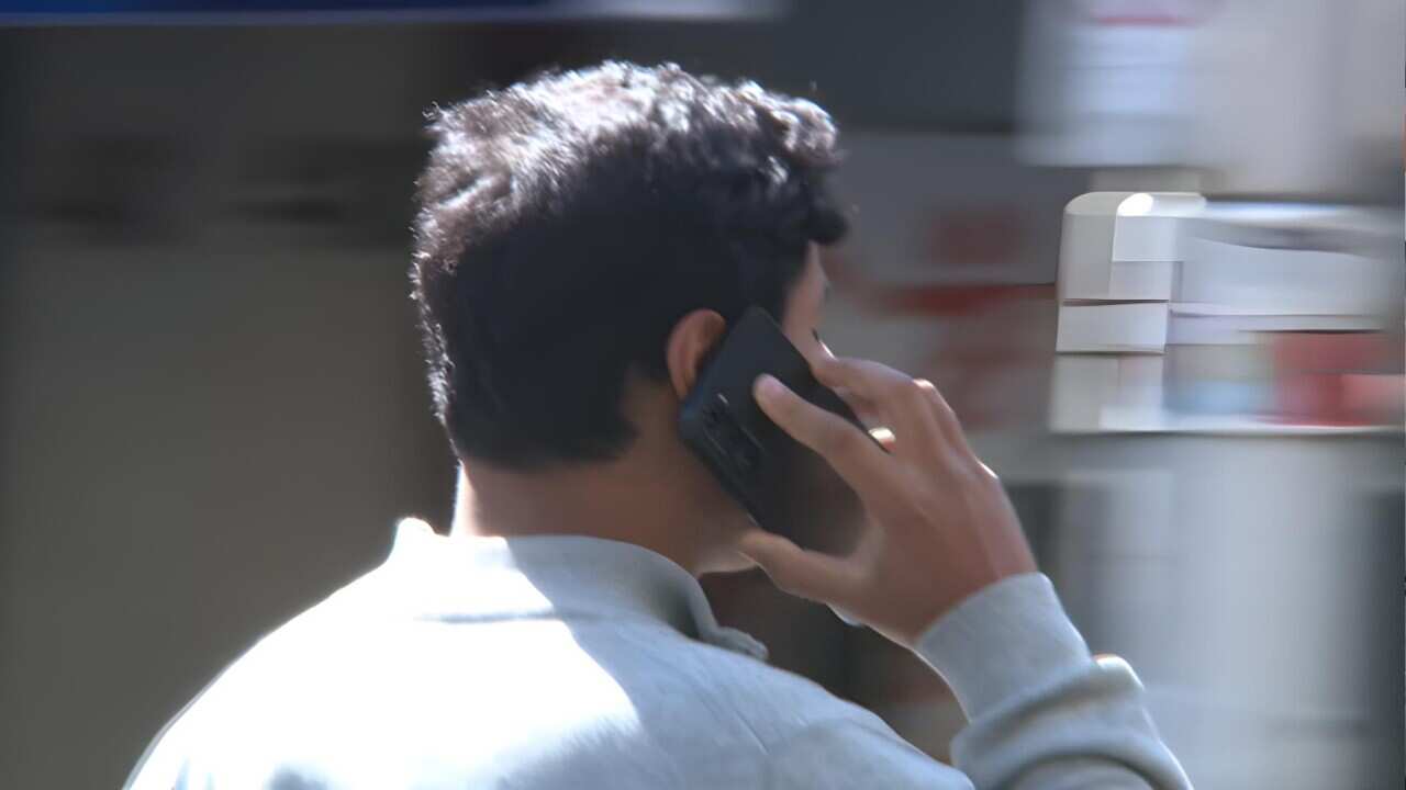 Is that phone call dangerous (SBS).jpg