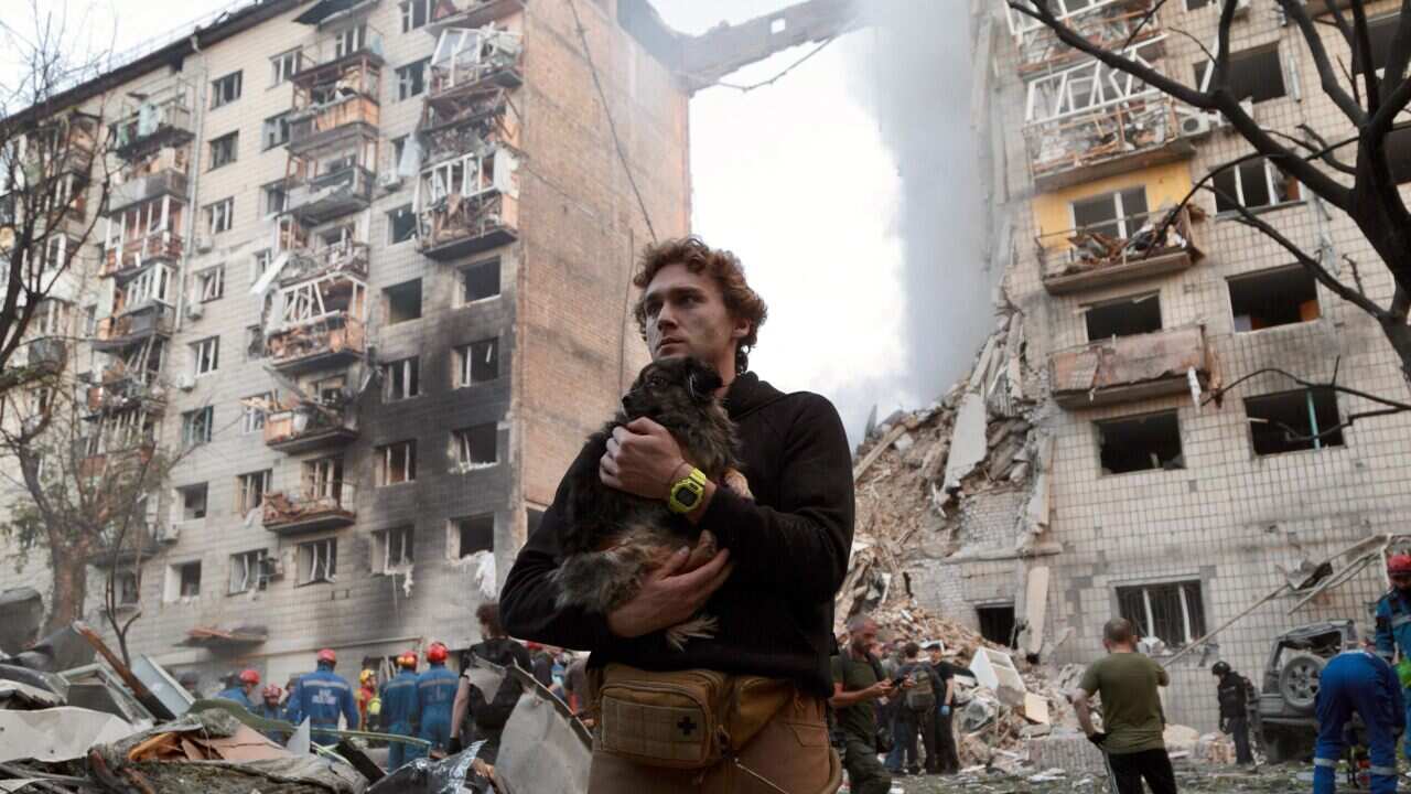 Kyiv Missile Strike - Rescue Efforts Underway - Ukraine