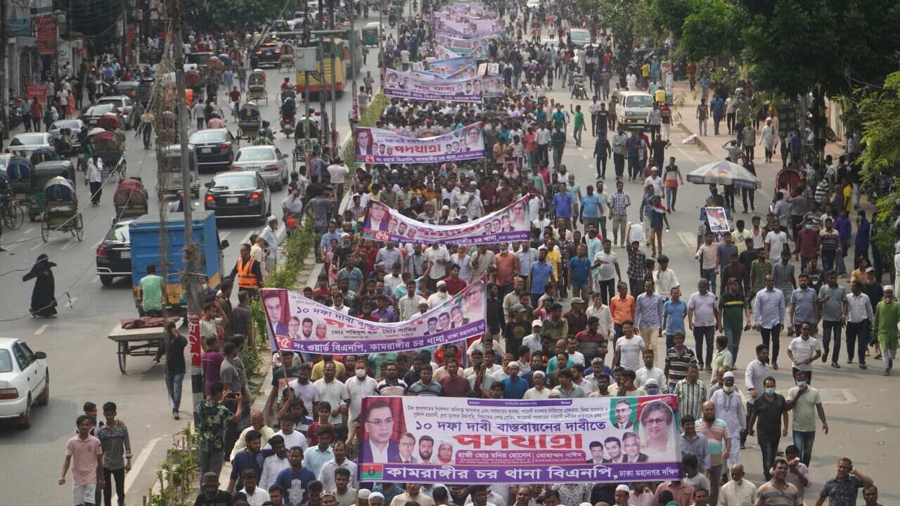 Bangladesh: Activists of BNP march demanding elections in Dhaka