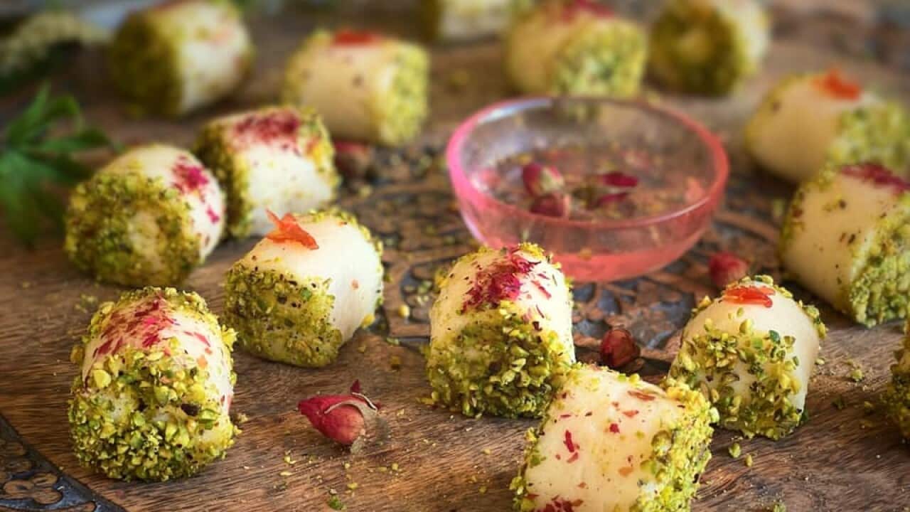 Halawet el-jeben (sweet cheese roll)