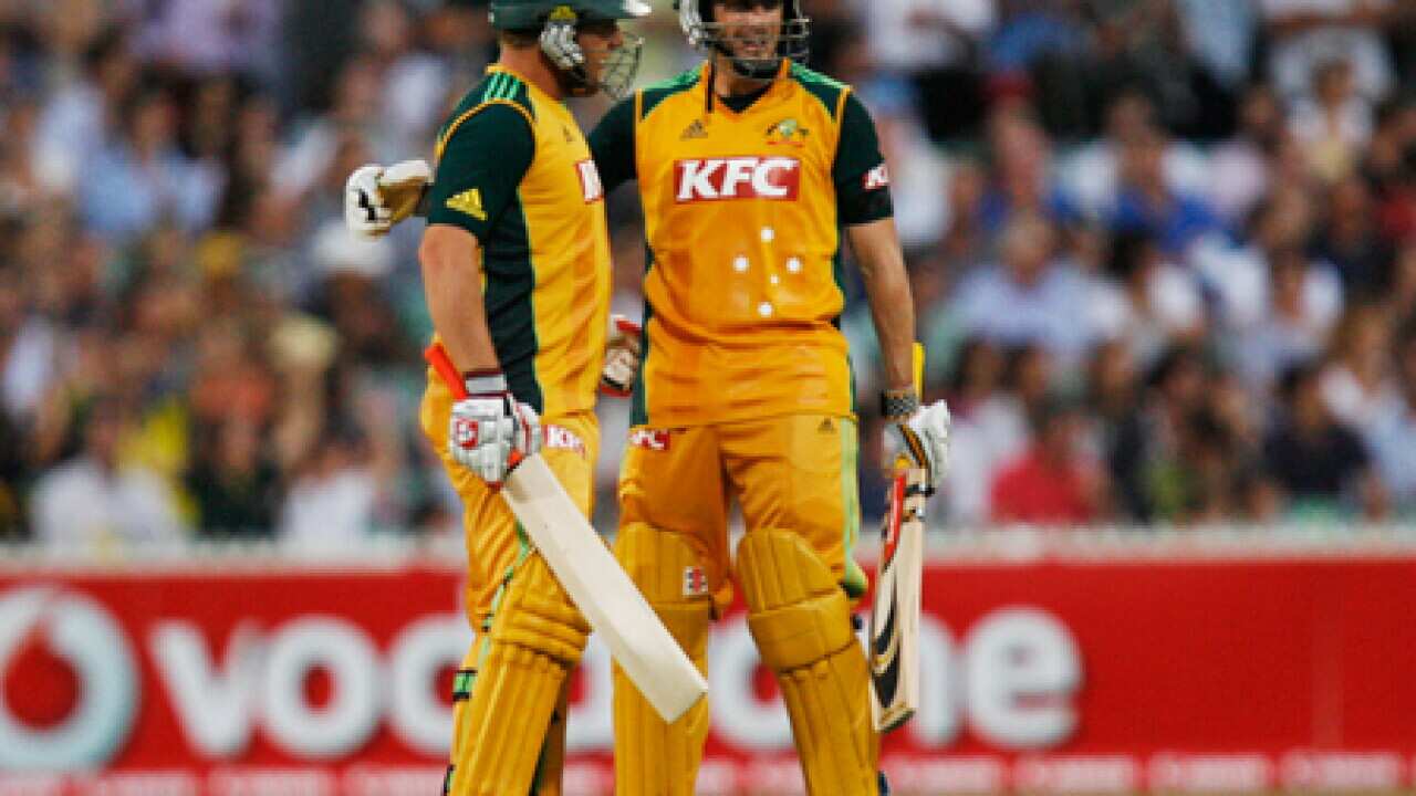 finch_hussey_cricket_110114_B_getty_559772666