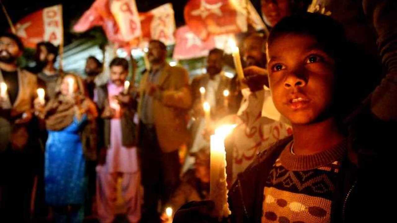 Pakistani Christians light candles during a memorial for the victim of Quetta Church bombing, in Karachi, Pakistan, 17 December 2017.