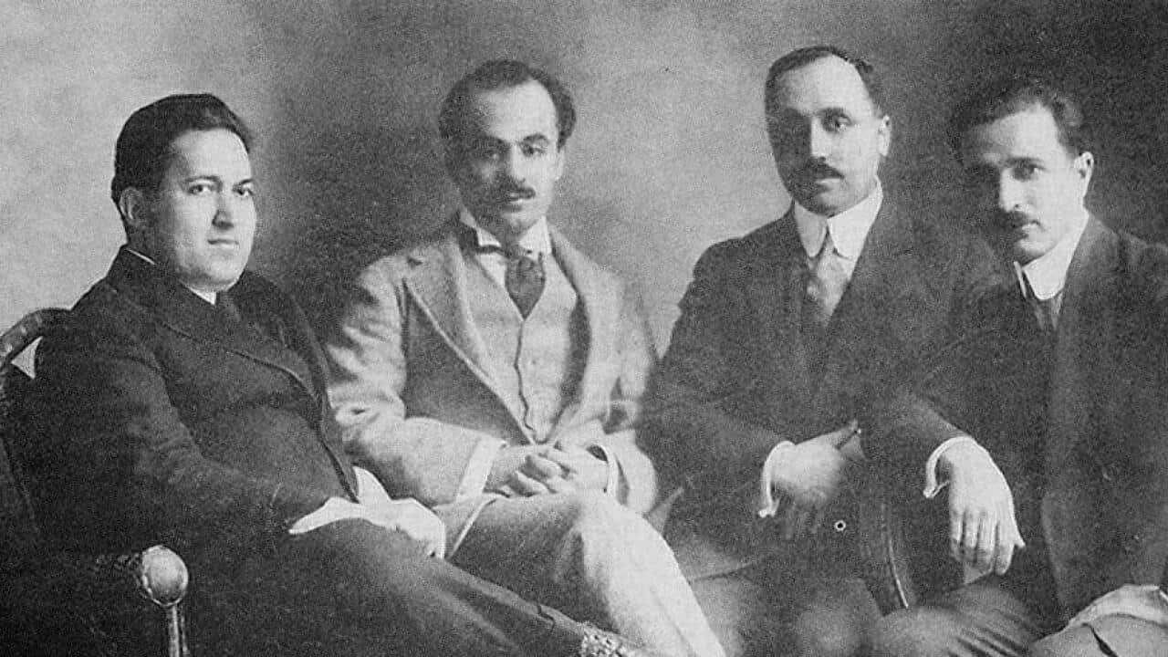 Algunos_miembros_de_Al-Rabita_al-Qalamiyya.jpg