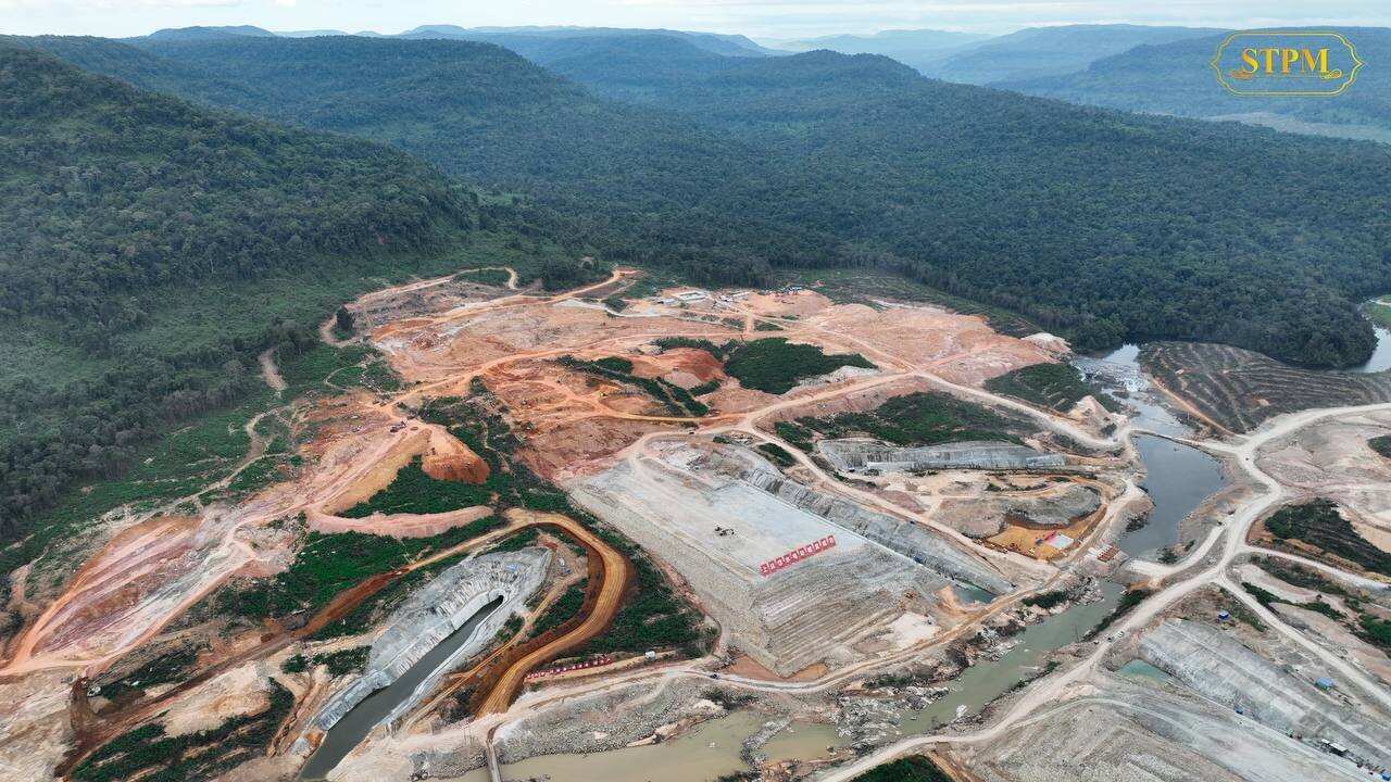 Hydroelectricity dams in cambodia.jpg