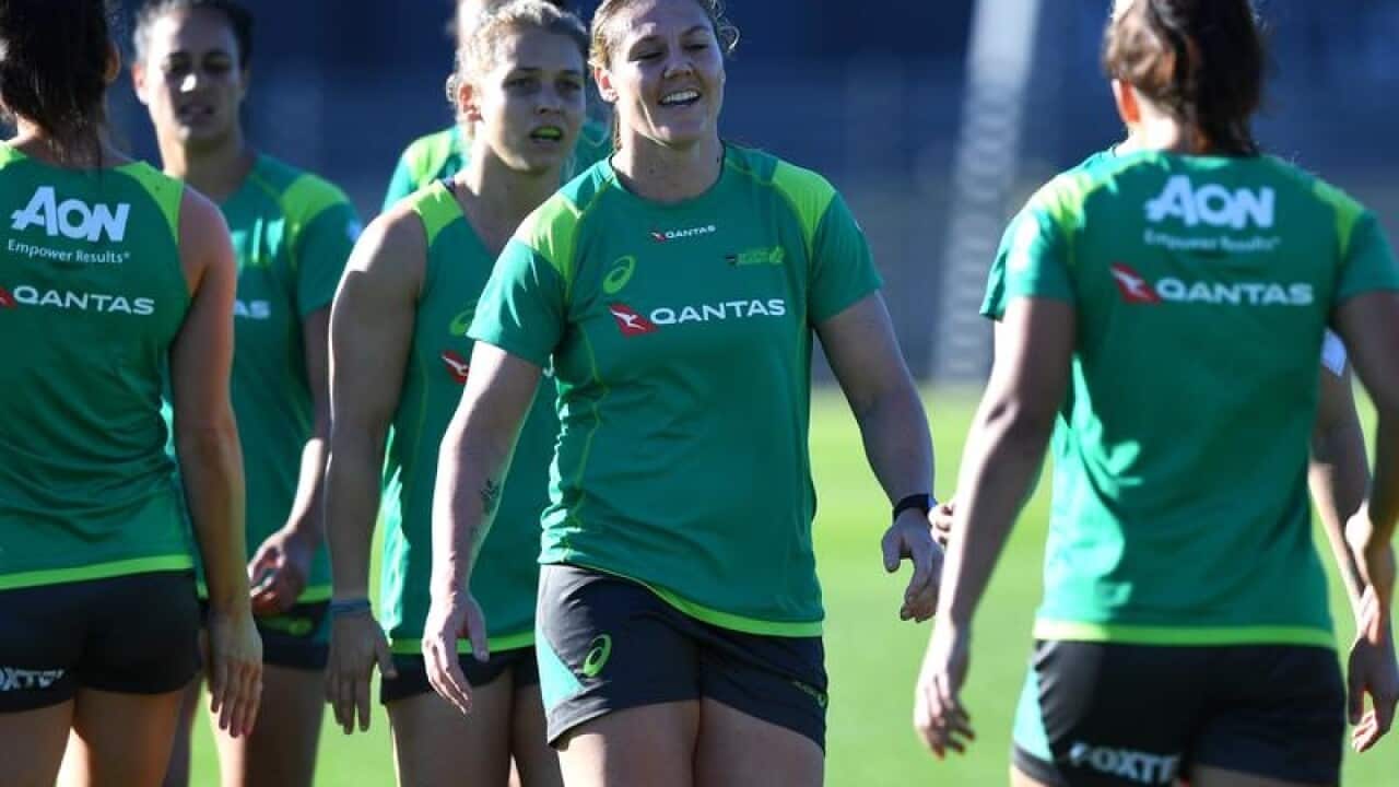 Australian rugby sevens player Sharni Williams (C)