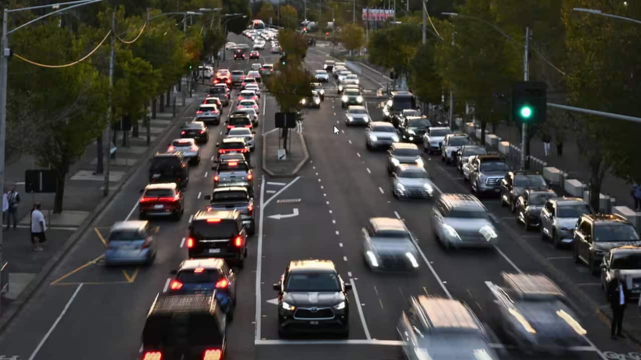 ASIO has warned politicians and public servants not to discuss confidential information in internet-connected cars.png