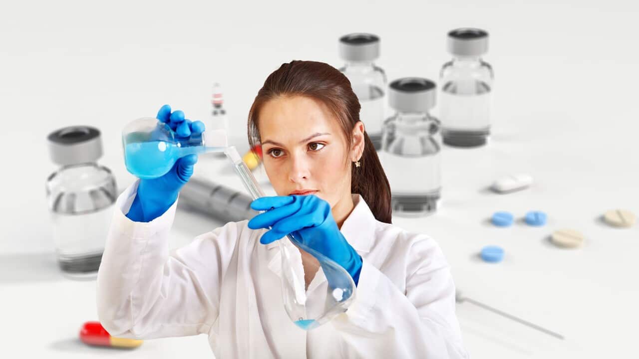 women experimenting in the lab