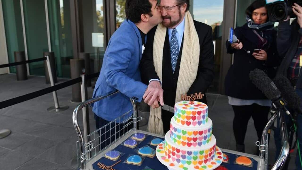 Labor Senator Sam Dastyari (L) kisses Derryn Hinch's (R)