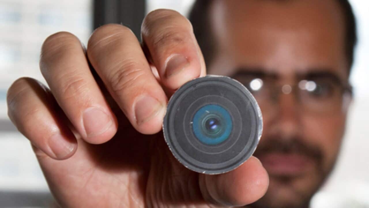 wafaa_bilal_eye_camera_101124_B_ap_609494896