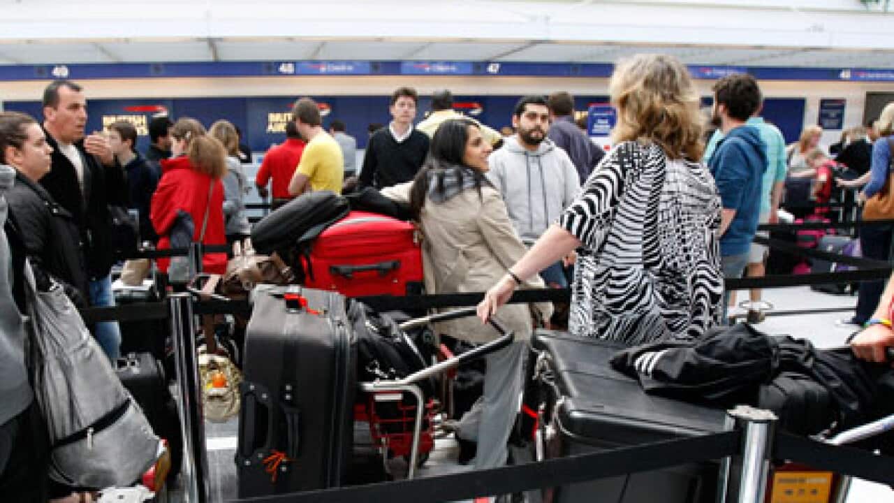 Passengers_aap_100422_L_325892338