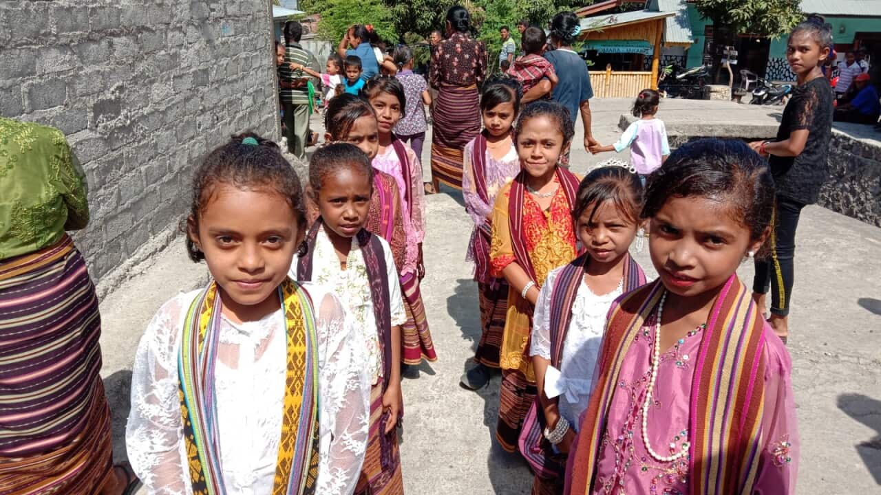 Children in the village of Nelelamadika welcome the party of IDN visitors.