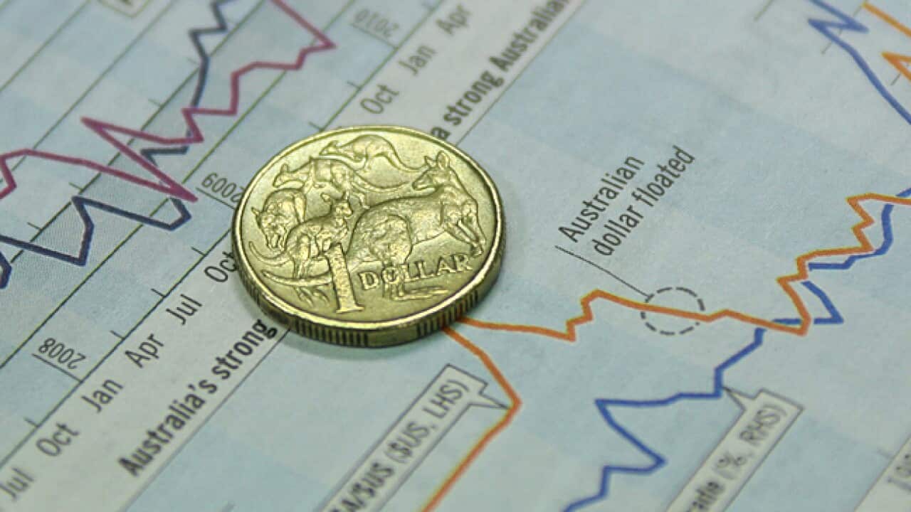 dollar_rise_L_110727_aap_1226952397