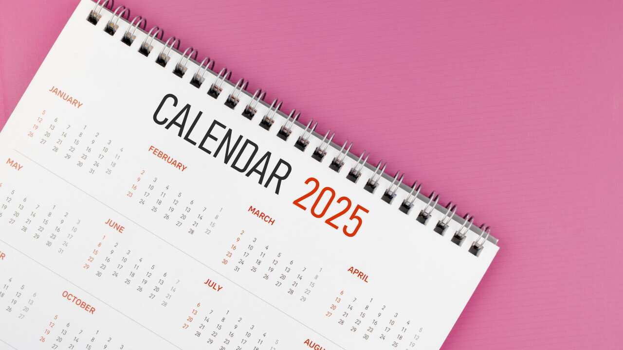 2025 desk calendar on pink color background, Position with copy space.
