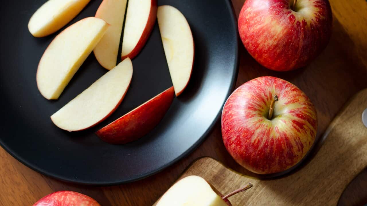 An Austrian study has found that both organic and conventional apples weighing 240 grams have the same amount of bacteria, about 100 million.