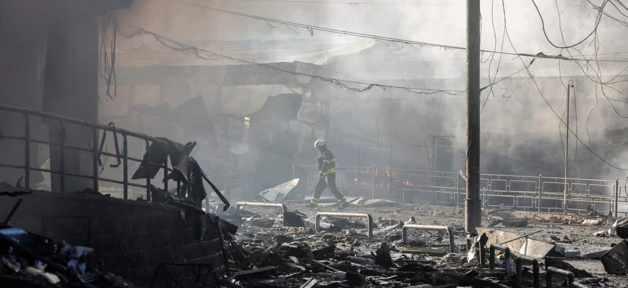 Russia attacks Kyiv, threatening the start of a 'series of systematic strikes'