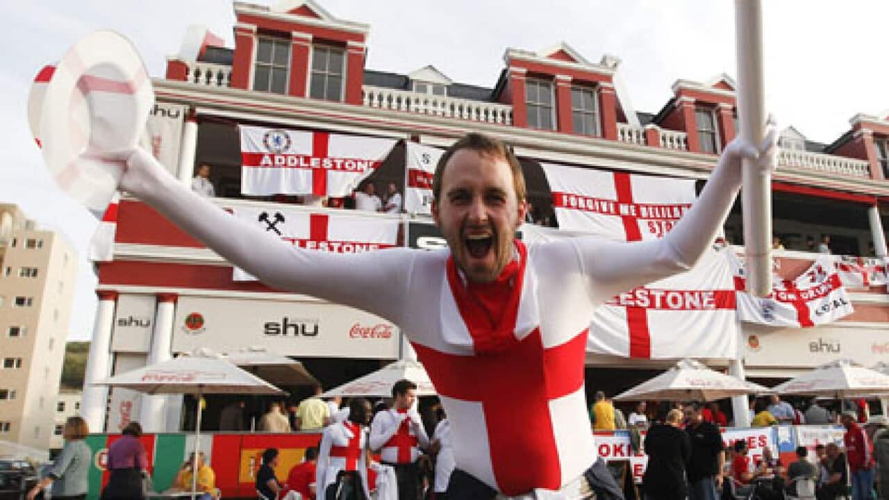 england_fan_100620_AAP_B_1348281484