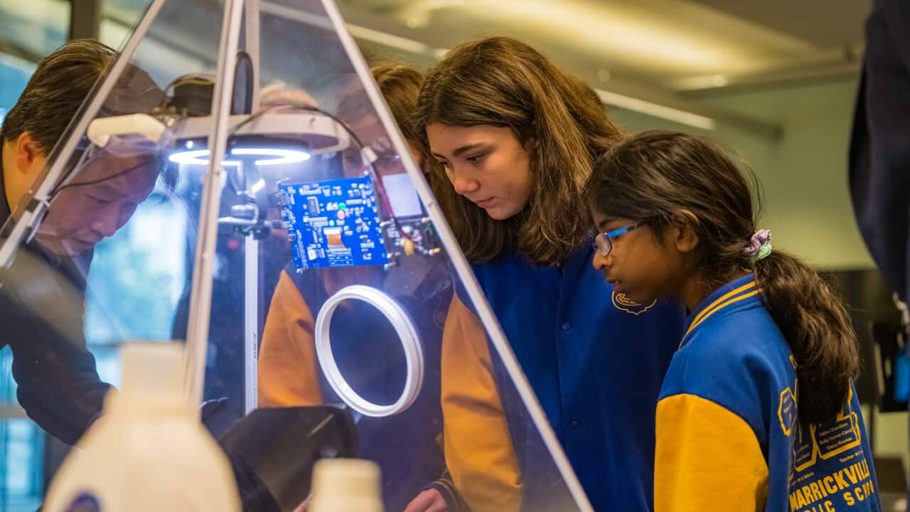 Marrickville Public School students get to know the new smart recycling bin (CSIRO).jpg