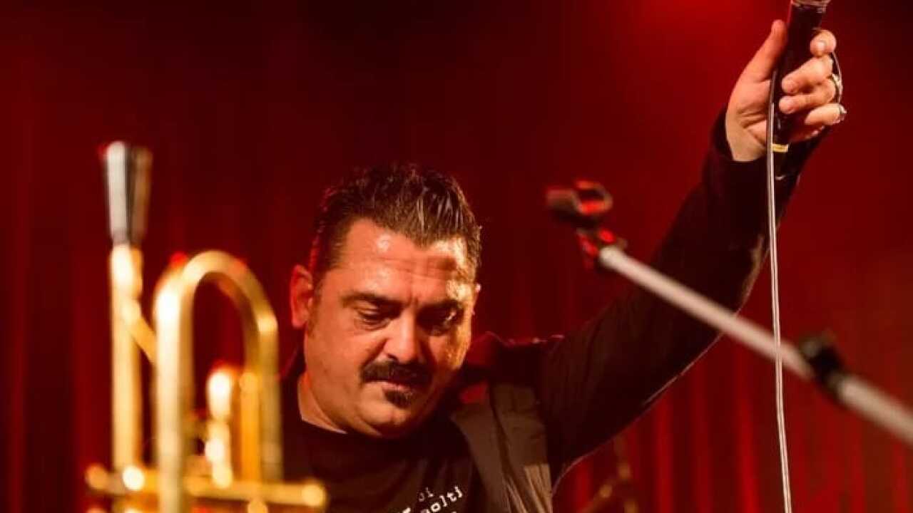 Rosario Paci - in arte Roy - è un trombettista, cantante, compositore e produttore discografico nato ad Augusta il 16 settembre 1969