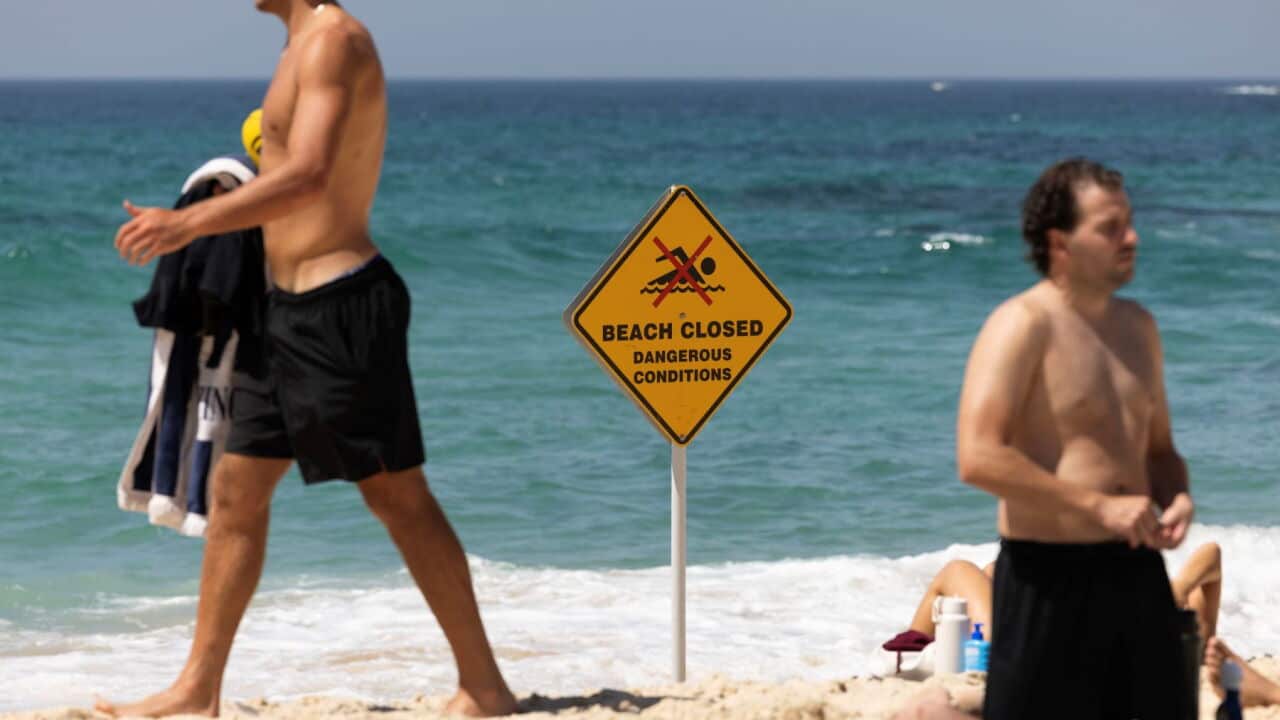 People flock to the beach at Tamarama to cool off in Sydney (AAP Image-Jessica Hromas) .jpg