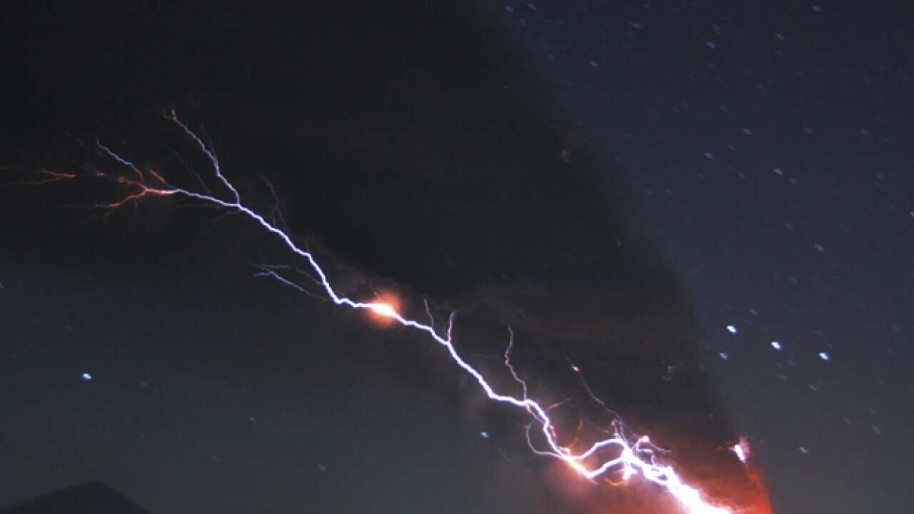 volcano_shinmoedake_b_110201_ap_66652996