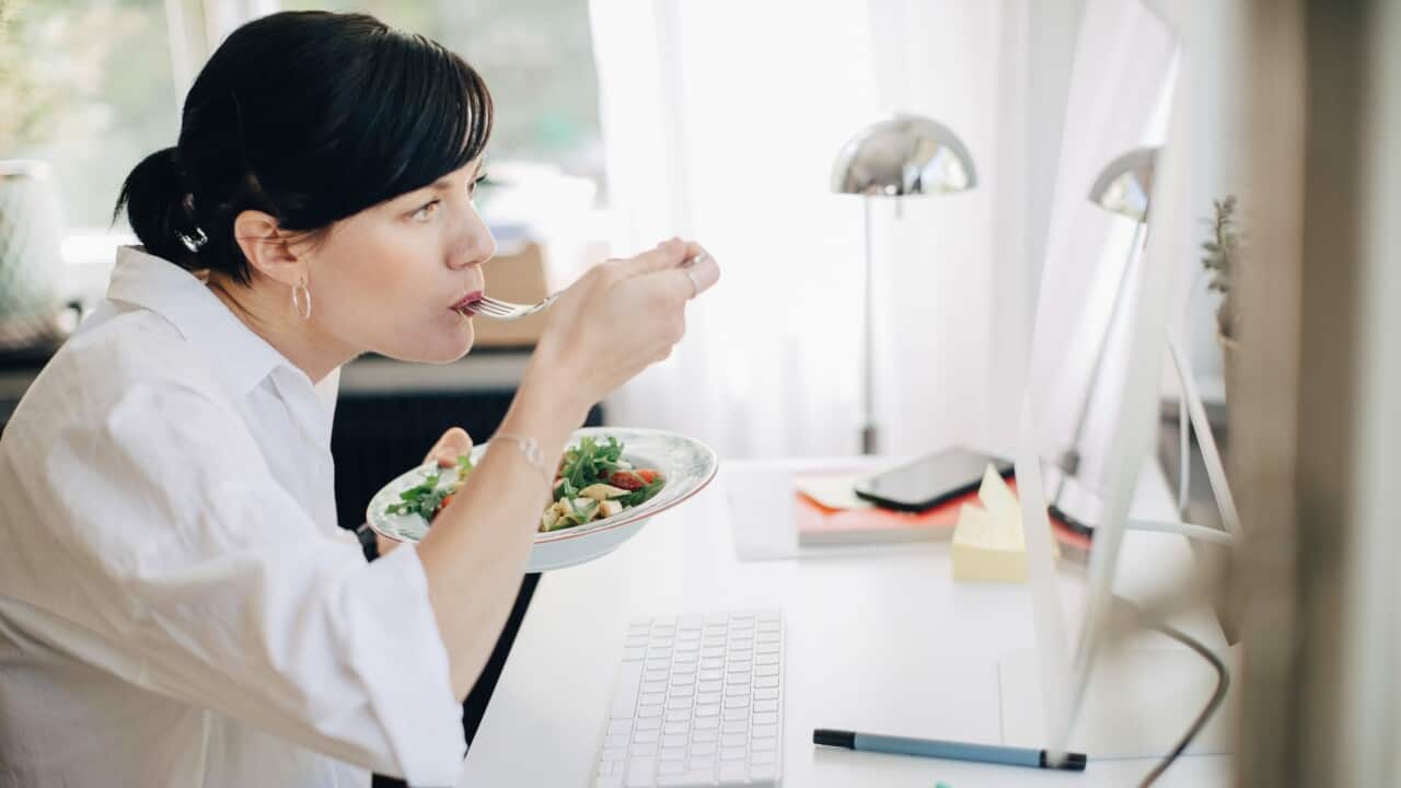 To provide our brain with a constant flow of glucose energy throughout the day, APD Jane Freeman says we need to eat low GI sources of carbohydrate foods.