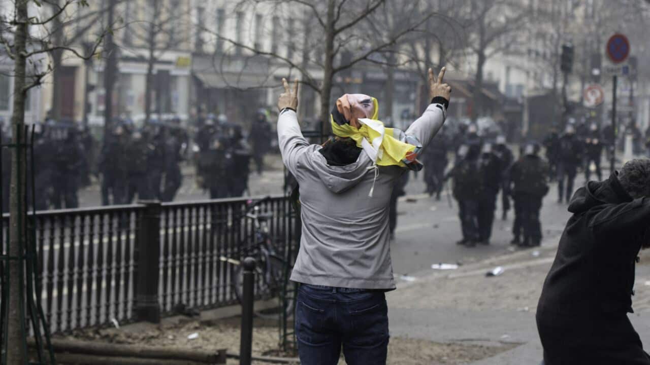 Clashes during protests over deadly attack on Kurds - Paris
