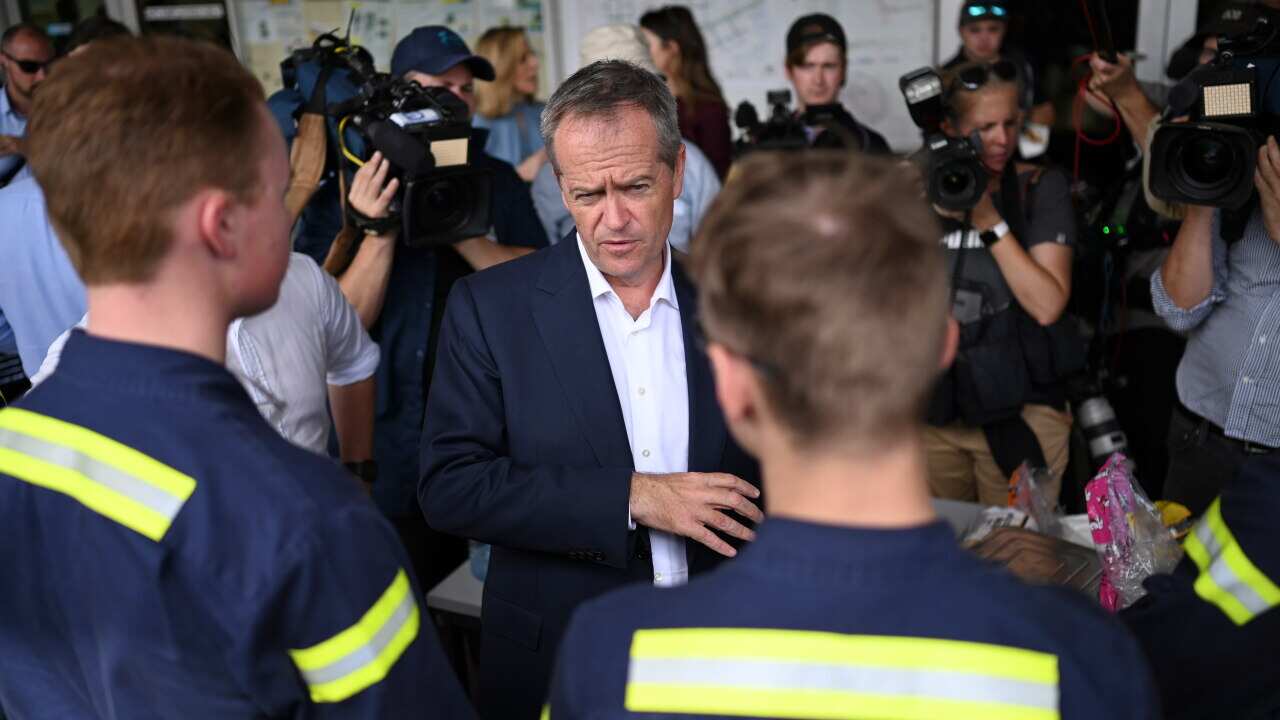 Australian Opposition Leader Bill Shorten speaks to workers at a barbecue event during a visit to Gladstone Ports in Gladstone, Tuesday, April 23, 2019. (AAP Image/Lukas Coch) NO ARCHIVING