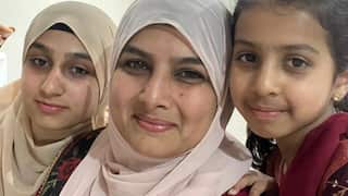 Zara Atique with mer mother Nabiha Atique and sister Sara Atique