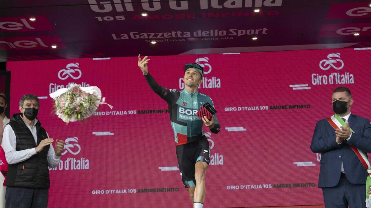 Giro : Hindley remporte le sprint devant Bardet au sommet du Blockhaus.