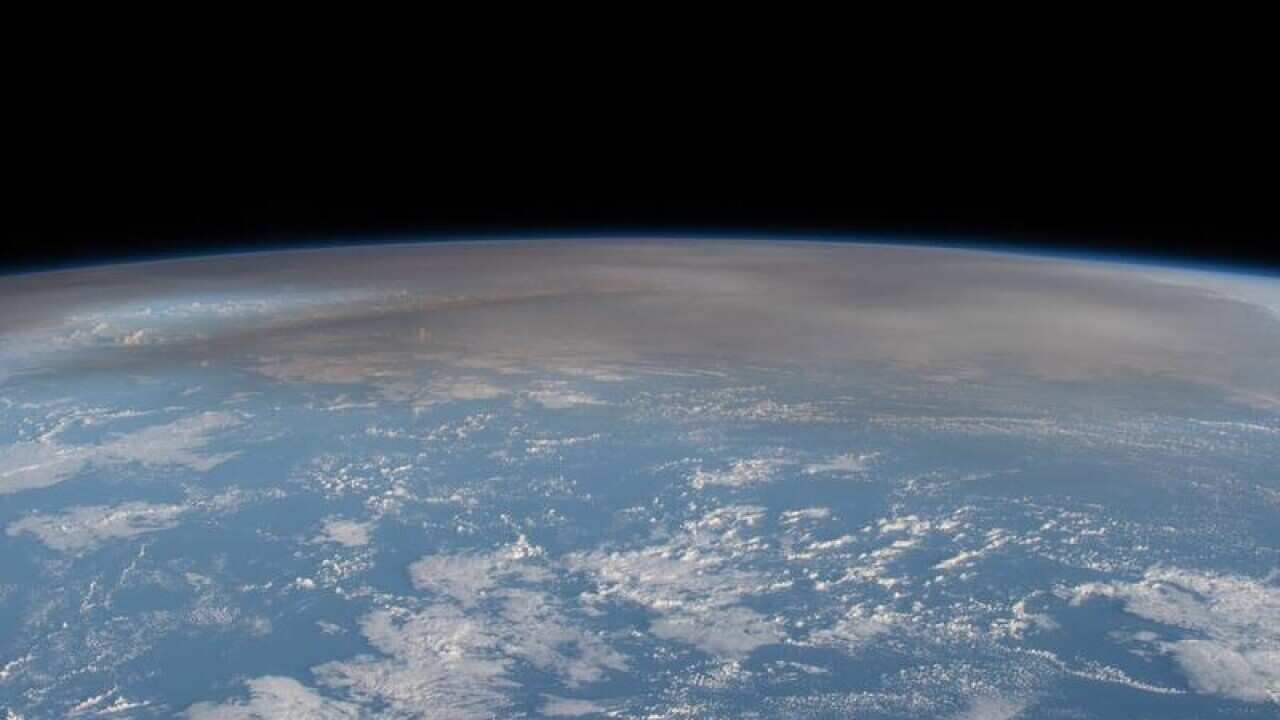 Atmospheric plume from Tonga volcano from the ISS
