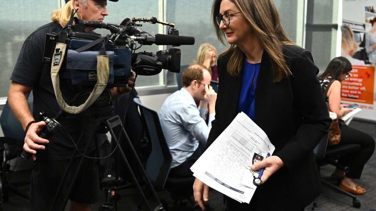 AER CLARE SAVAGE PRESSER